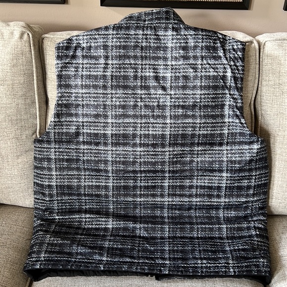 Solaris black/ black/gray reversible vest.  Size XL - Picture 4 of 7